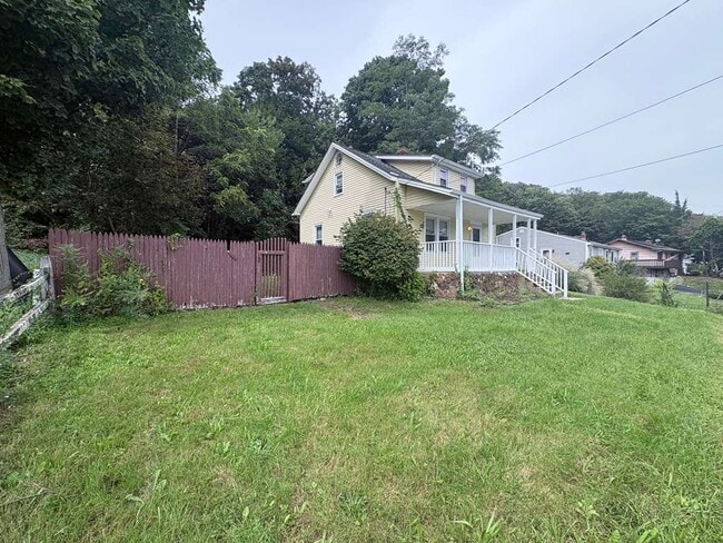 232 N High St