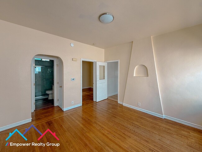 Photo - 5235 Bancroft Ave Unidad A
