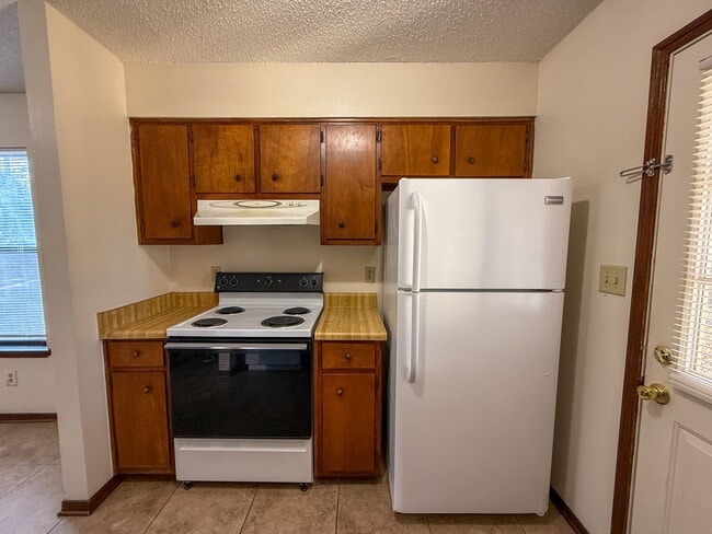 Photo - Well maintained 2 bedroom 1 bath duplex ~ lawn care, pest control & trash included!