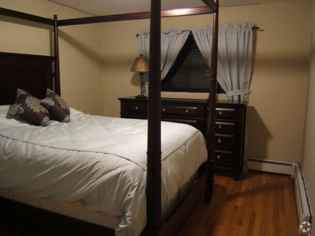 Building Photo - 2336 N Commonwealth Ave Unit 305 Rental