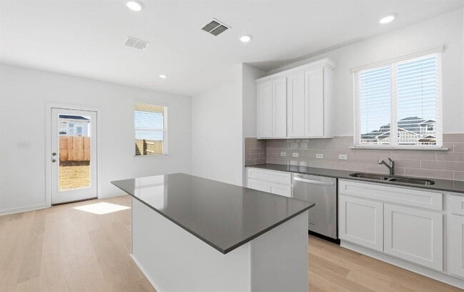 Photo - 120 Golden Bell Wy