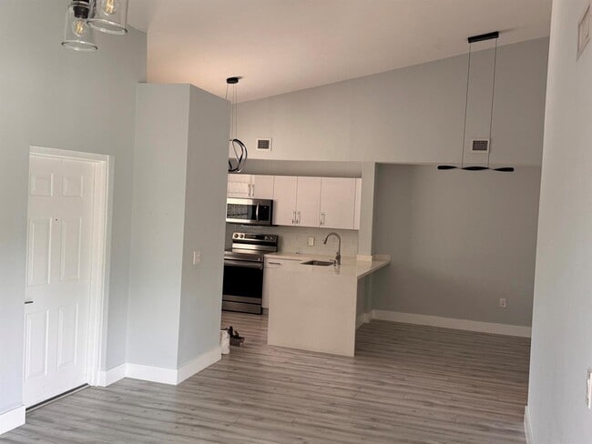 Photo - 6936 SW 39th St Unit 203