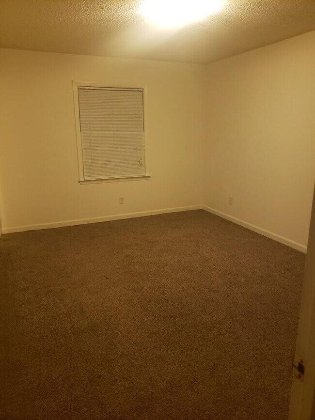 Photo - Carriage Hill Apartments Unit 157 West End St, Apt B