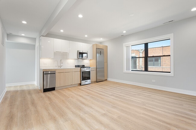 Photo - 1550 W Juneway Terrace Unit 2C