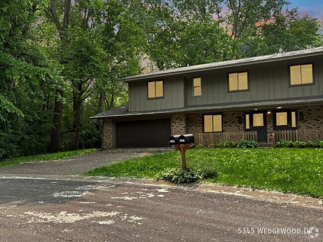 Building Photo - 5345 Wedgewood Dr Rental