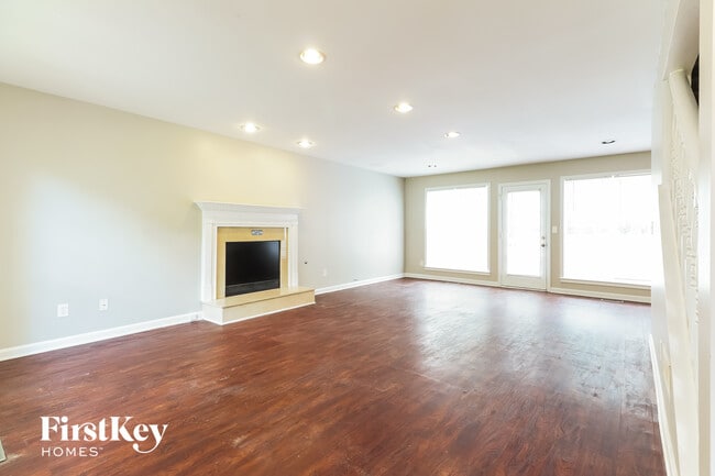 Photo - 230 St Charles Ave