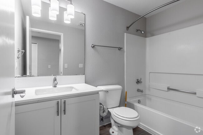 3BR, 2BA - 1148SF - Second Bathroom