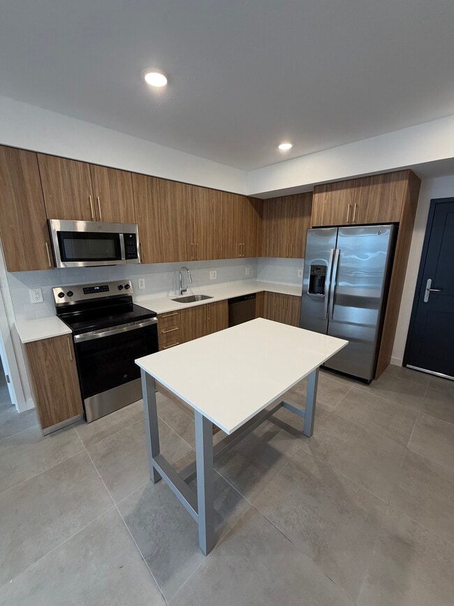 APT-021、APT-009 3909 N 30th Ter Unit B - Condo for Rent in Hollywood, FL | ForRent.com