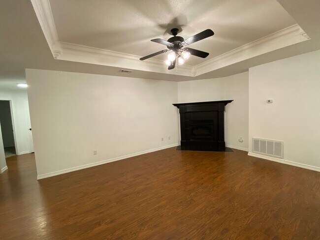 Photo - ** $150.00 OFF OF FIRST MONTHS RENT*** Cha...