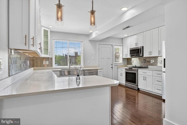 Photo - 2218 16th St NE