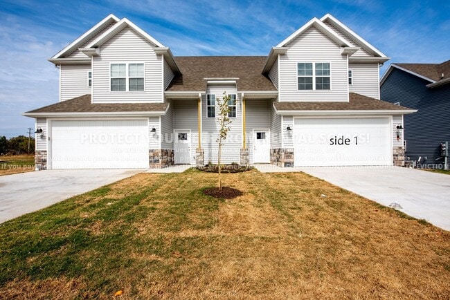 Building Photo - 3102 SW Garrison Ln Unit 2
