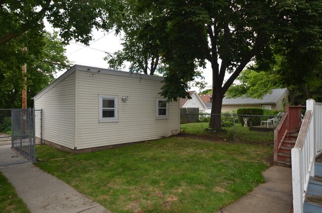 Detached Garage - 2429 N Oakland Ave Unit Upper