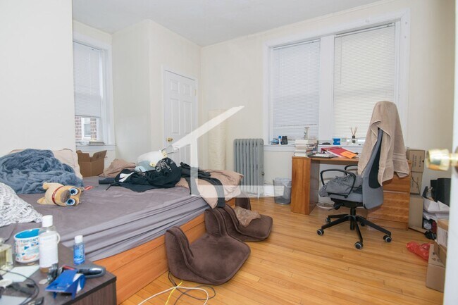Photo - Check out this 3 bed in Coolidge Corner....