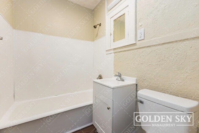 Photo - 2937 N Kenwood Ave