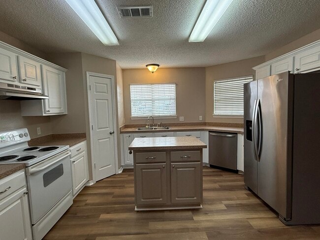 Photo - 280 Limestone Cir