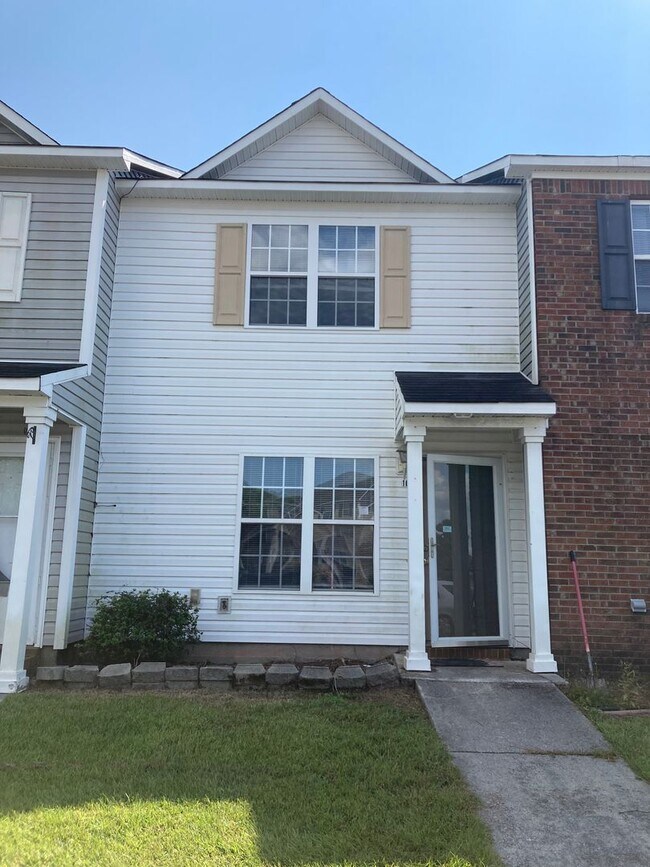 Well Maintained 2 Bedroom Townhome! - Well Maintained 2 Bedroom Townhome!