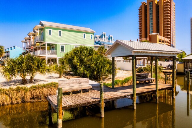 Photo - 105 W 7th St