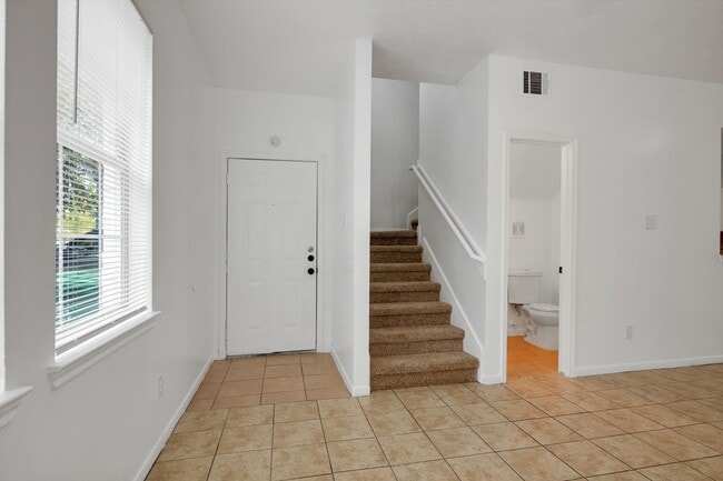 Photo - 6933 Liverpool St