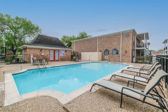 Building Photo - 5900 N Braeswood Blvd Unit 254