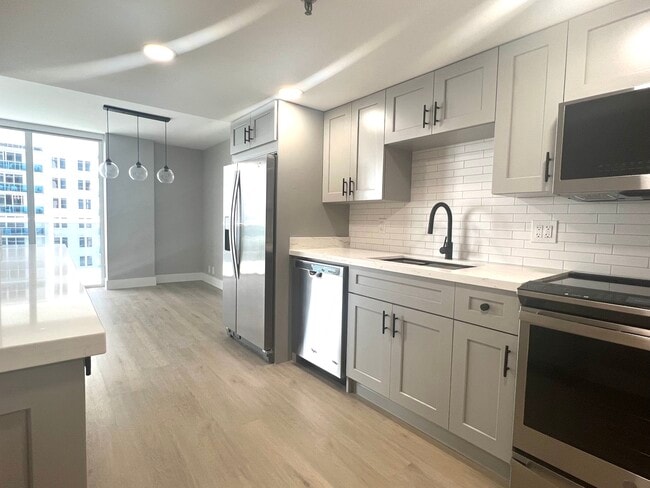 Photo - 2401 Collins Ave Unit 803