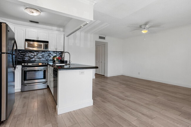 Building Photo - 4201 S Ocean Blvd Unit J4