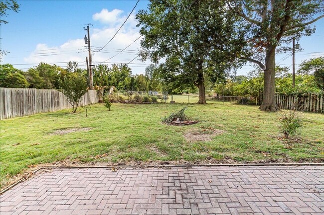 Photo - Great House, Great Yard, Great Neighborhood!