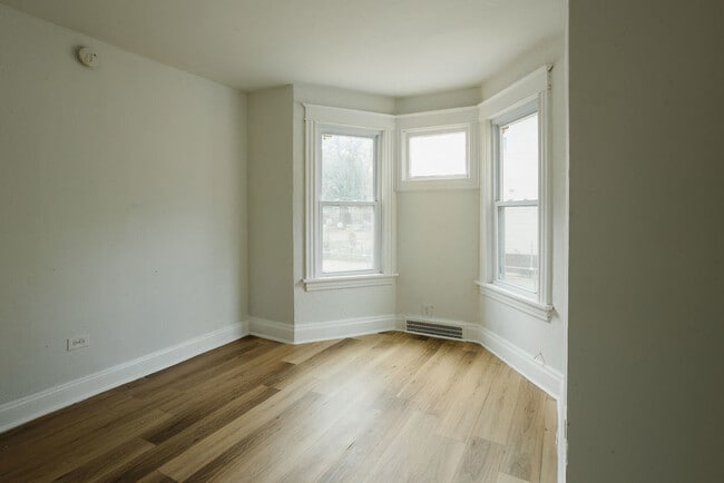 Building Photo - 714 Helmholz Ave Unit 2