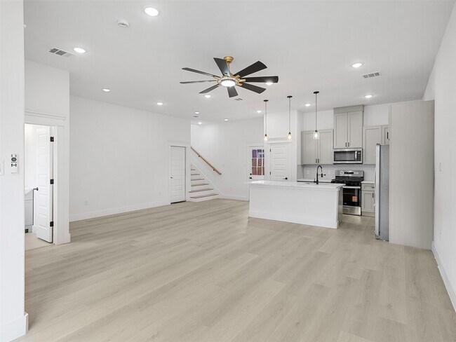 Photo - 4111 E Toliver St