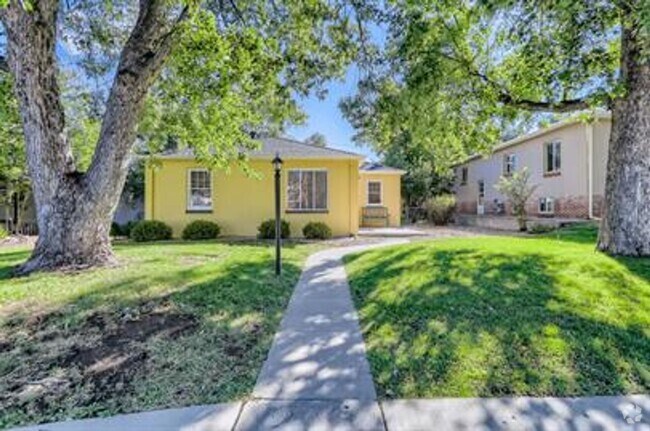 Building Photo - Updated 4-Bed Home, Finished Basement and ...