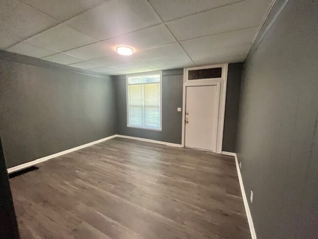 Photo - Large 5BR/2Ba House- Close to U of L Leasing Special- sign lease by 6/15/2026 and second month is...