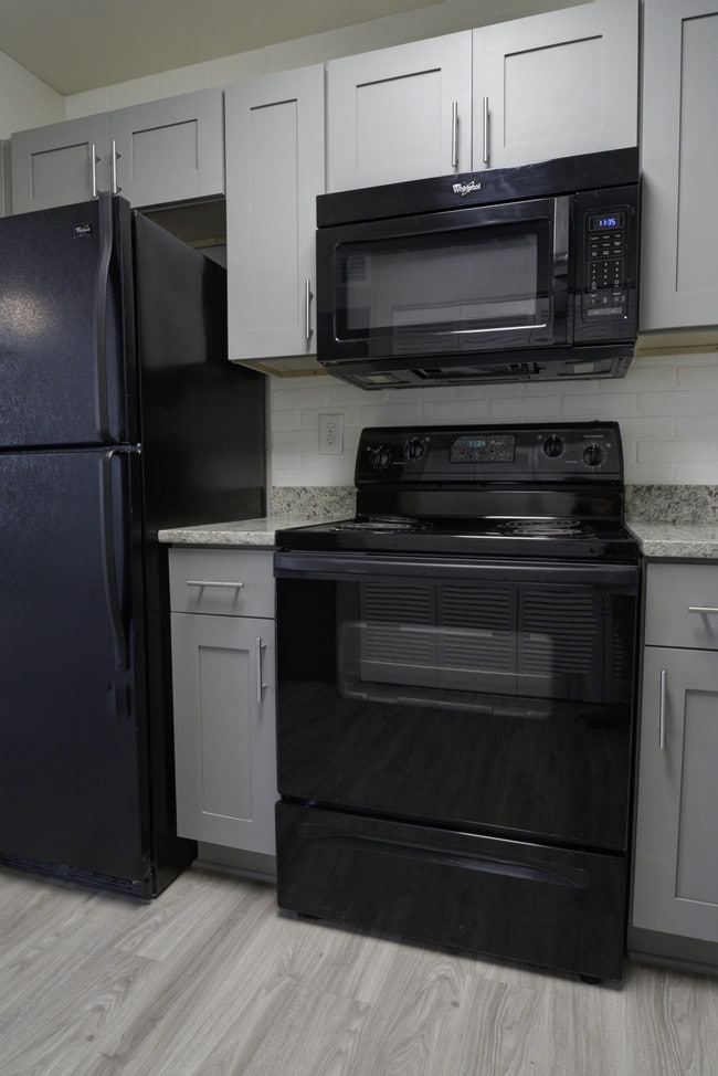 Photo - 1494 Memorial Drive