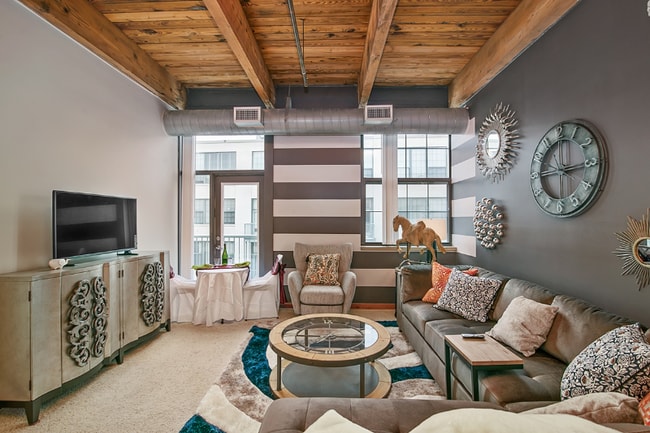 Photo - 940 Monroe Ave NW