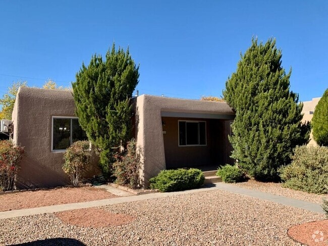 Building Photo - Recently renovated Three Bedroom, One bath... Rental