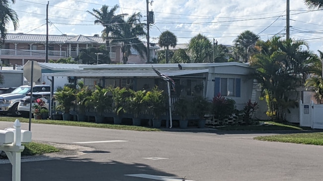 Building Photo - 2601 Gulf Dr N Rental