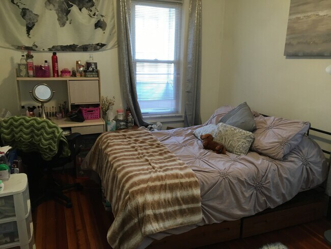 Photo - 162 Kelton St Unit 1