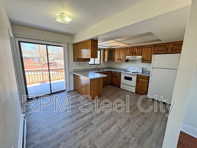 Photo - 924 E 5th St