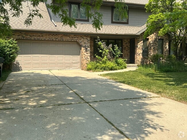 Building Photo - 7032 Old Sauk Rd Unit 7032 Rental