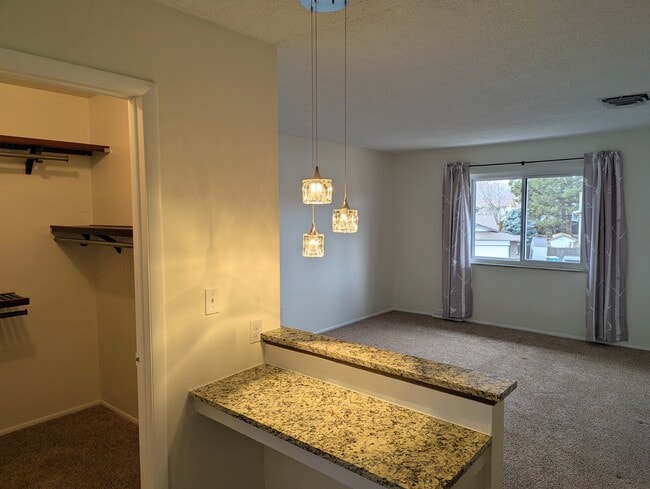 Photo - 582 S Everett Ct