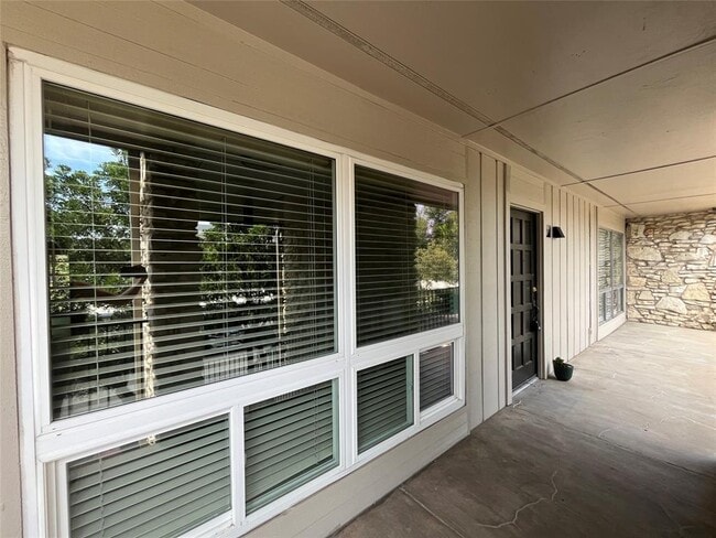 Building Photo - 500 E Riverside Dr Unit 255 Rental