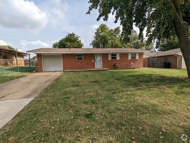 Building Photo - 1404 Heather Ln Rental
