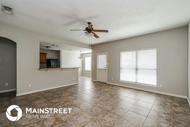 Photo - 133 Currie Ct