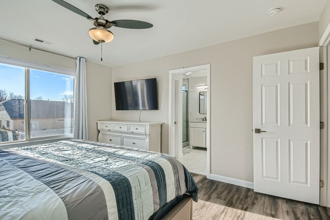 Photo - Lovely 3 BDR/3BA Home - 20 Minutes to Denver