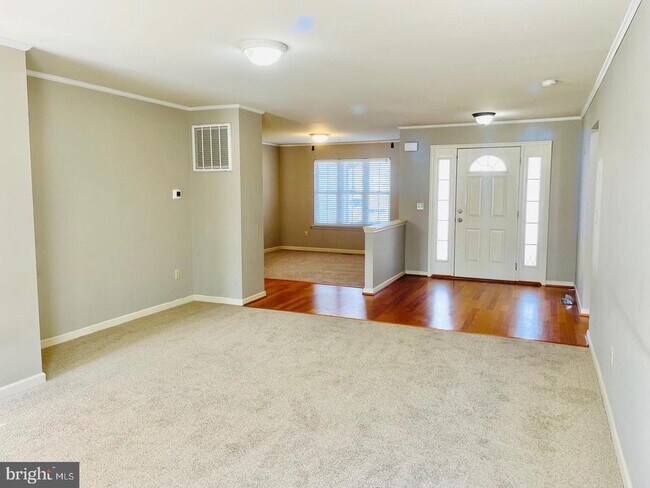 Photo - 711 Yorktown Blvd