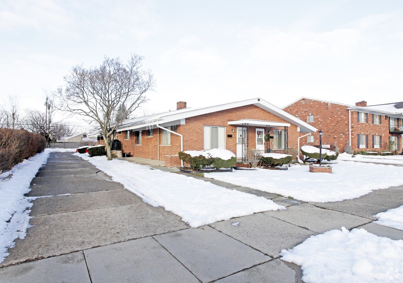 Photo - Kelly Pointes Apartments