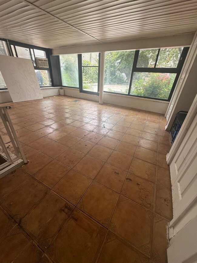 Photo - 417 42nd St