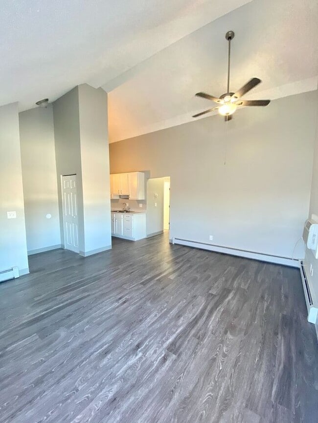 Recently Upgraded 2 Bedroom Apt Near Horse... - Recently Upgraded 2 Bedroom Apt Near Horse...