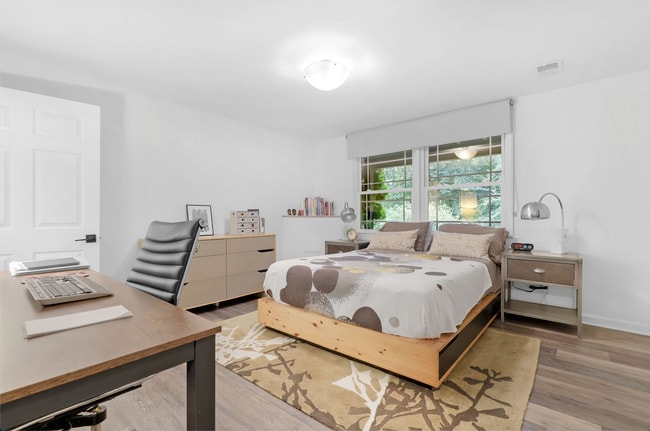 bedroom - 7902 Carteret Rd