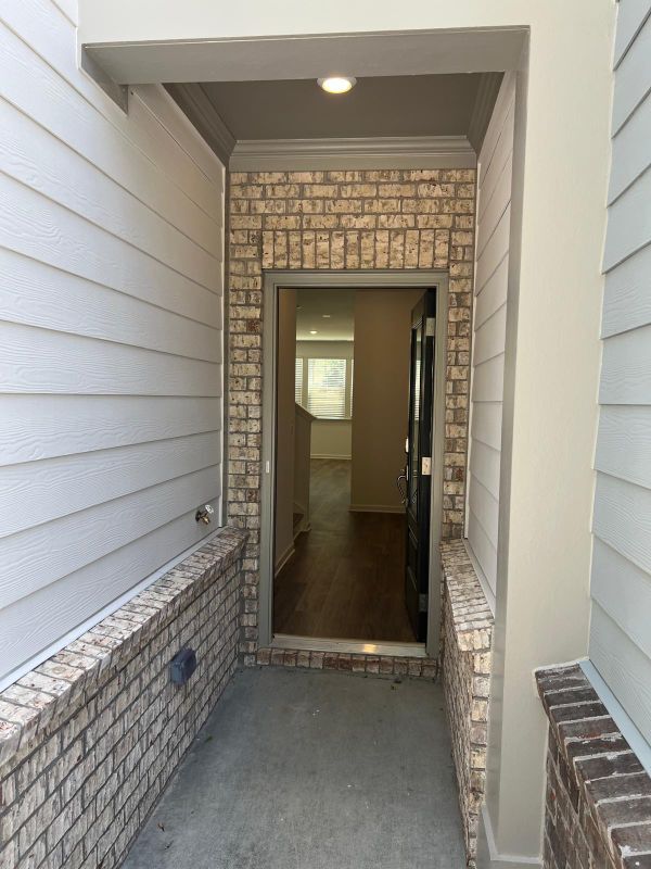 Photo - 2423 Livi Ln