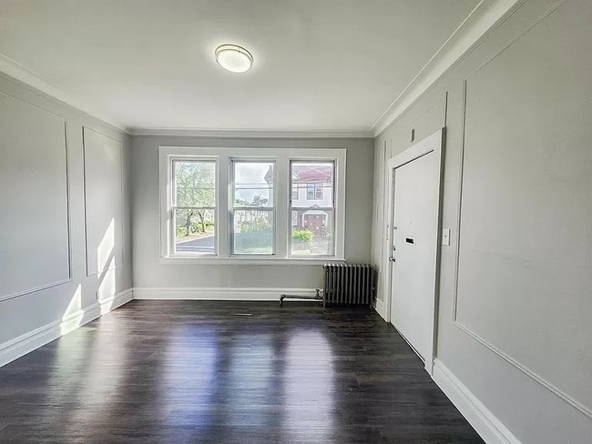 Building Photo - 160 Linden Ave Rental