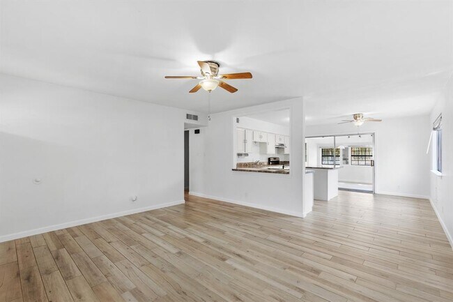 Photo - 1303 Barrington Dr